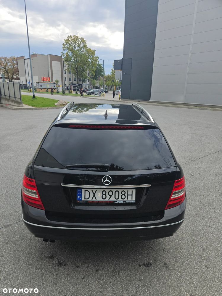 Mercedes-Benz Klasa C 180 CGI BlueEFFICIENCY Avantgarde - 13