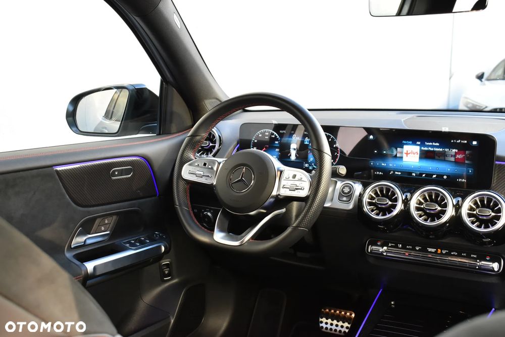 Mercedes-Benz GLB 200 4-Matic AMG Line 8G-DCT - 14