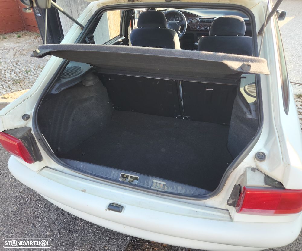 Ford Escort 1.4 Ghia - 10