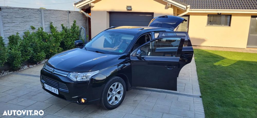 Mitsubishi Outlander - 1