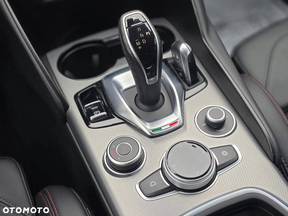 Alfa Romeo Giulia 2.0 Turbo Tributo Italiano Q4 - 27