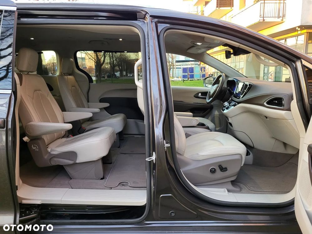 Chrysler Pacifica - 34