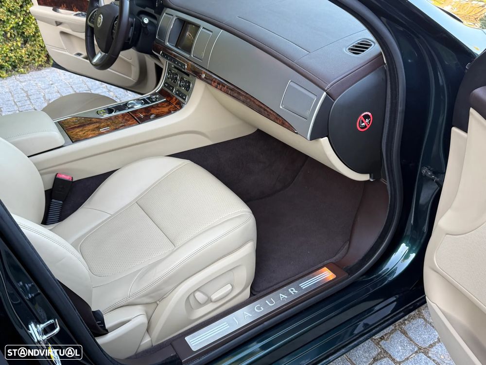 Jaguar XF 2.2 D Luxury 139g - 16