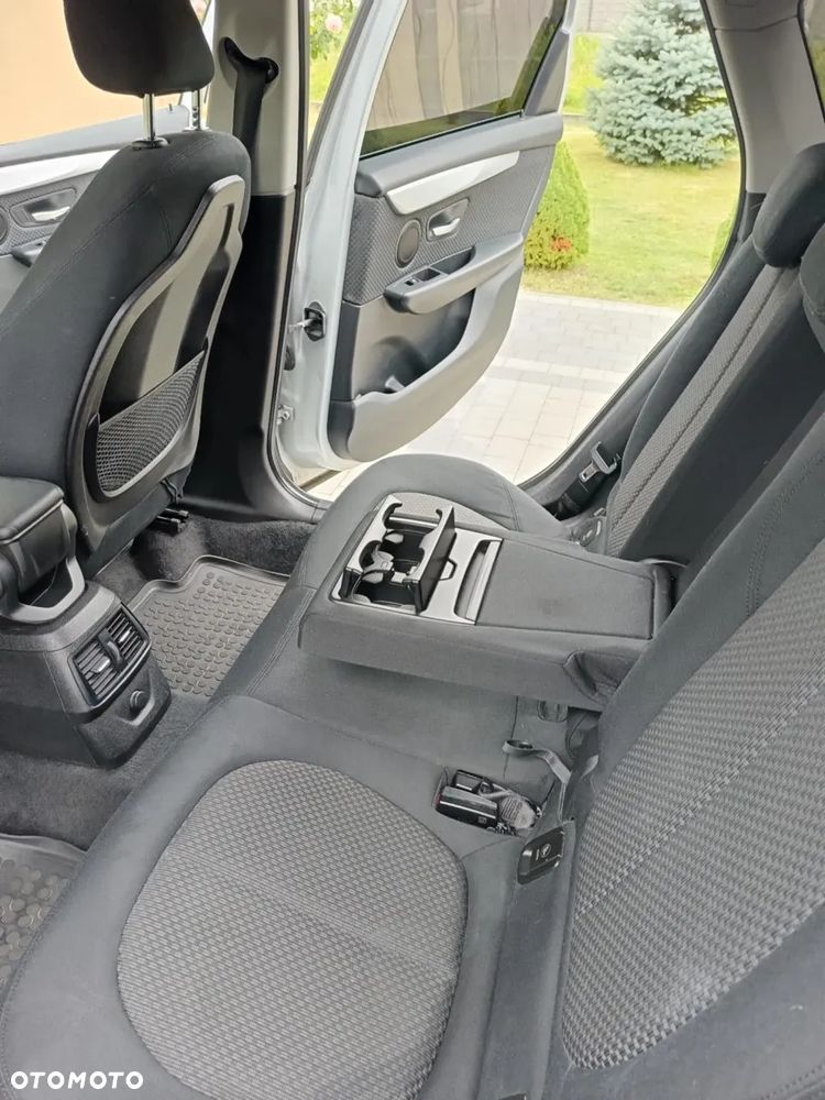 BMW Seria 2 218d - 7