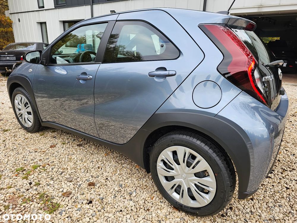 Toyota Aygo X 1.0 VVT-i X-play - 3