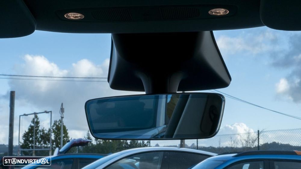 Tesla Model Y Long Range Dual Motor AWD - 32