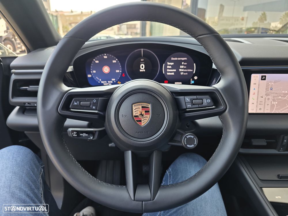 Porsche Macan Electric - 35