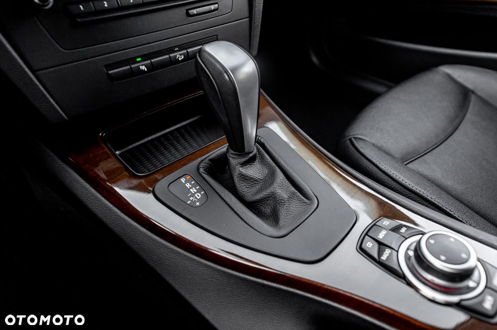 BMW Seria 3 325i xDrive - 32
