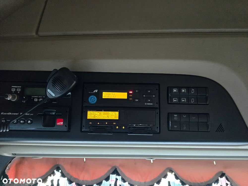 Mercedes-Benz 1842 - 11