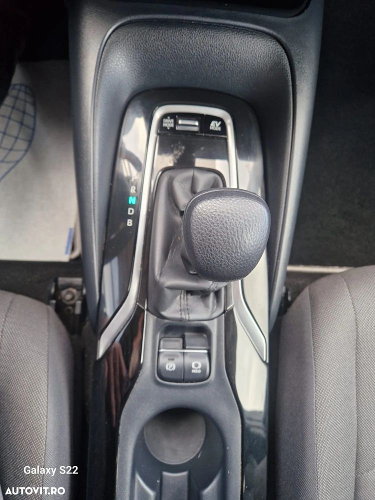 Toyota Corolla Sedan 1.8 HSD Business - 17
