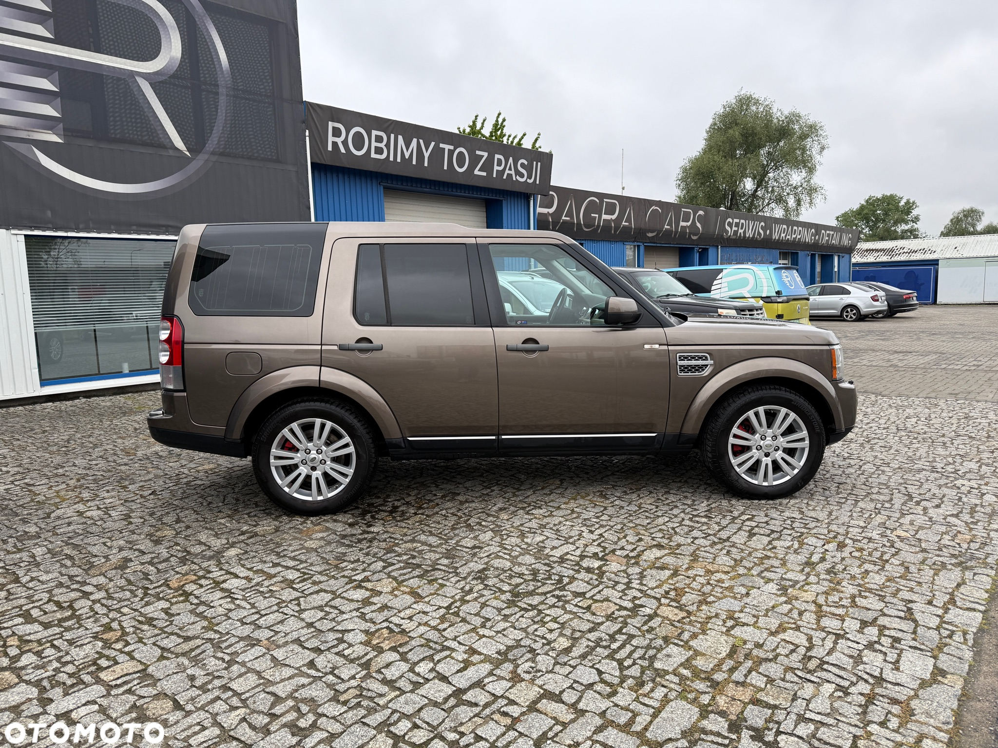 Land Rover Discovery IV 3.0D V6 HSE - 9