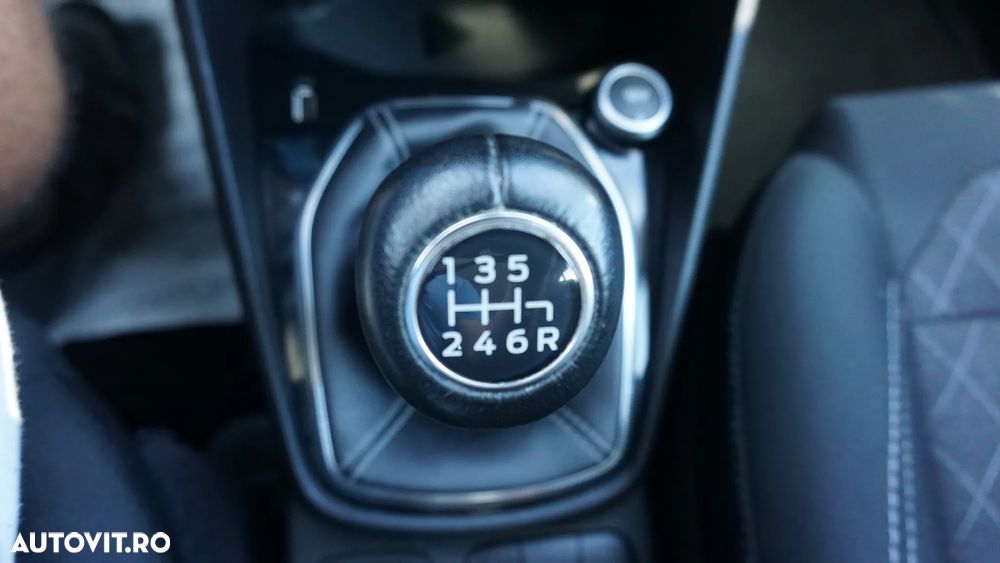 Ford Fiesta 1.0 EcoBoost Start-Stop ST-LINE - 25