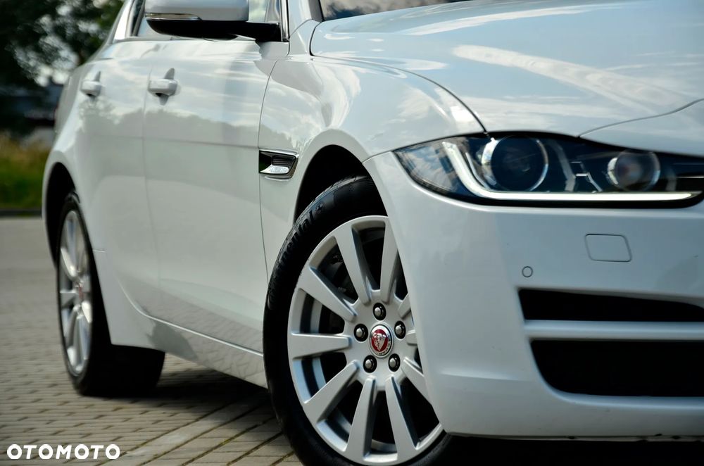 Jaguar XE 2.0 D Prestige - 16