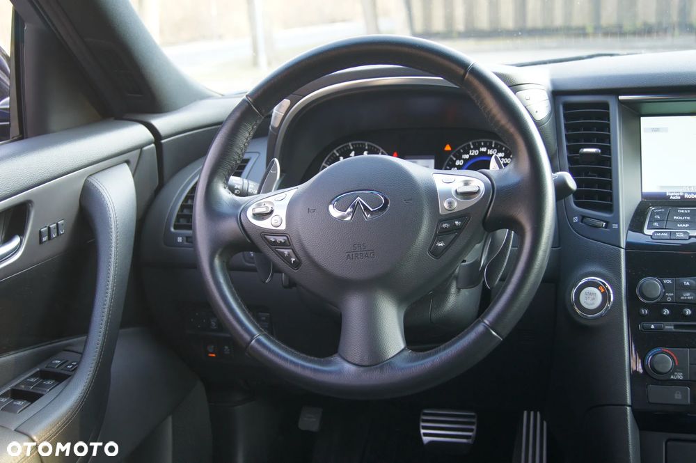 Infiniti QX70 - 26