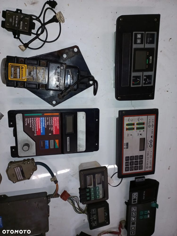 Srerownik skrzynin biegów,jazdy,komputer,licznik,zegar,prędkościomierz, ehr, S1X-11,sauer danfos,464030010,B830-330-180,G199860101020,TCE25,7700065375C,82008153,4564,3388670,M01A,datatronic,0.021.5490.4,3797689H95,A-0540G03D,3791700 h03,re70836,r917010035,ts135,al154758,67hk102,82032694,edc,a-0605g03k,0.010.4069.4, 1248275510,230599a4,1-40-558-1001,moduł,1987585c,1964762c2,1964778c1,04213097,sagem v7,5 ,2098aa,7700030821, 0538201009,007,bosch,auto5,case,sdf,same,deutz,bobcat,merlo.lamborghini,hurlimann, - 2