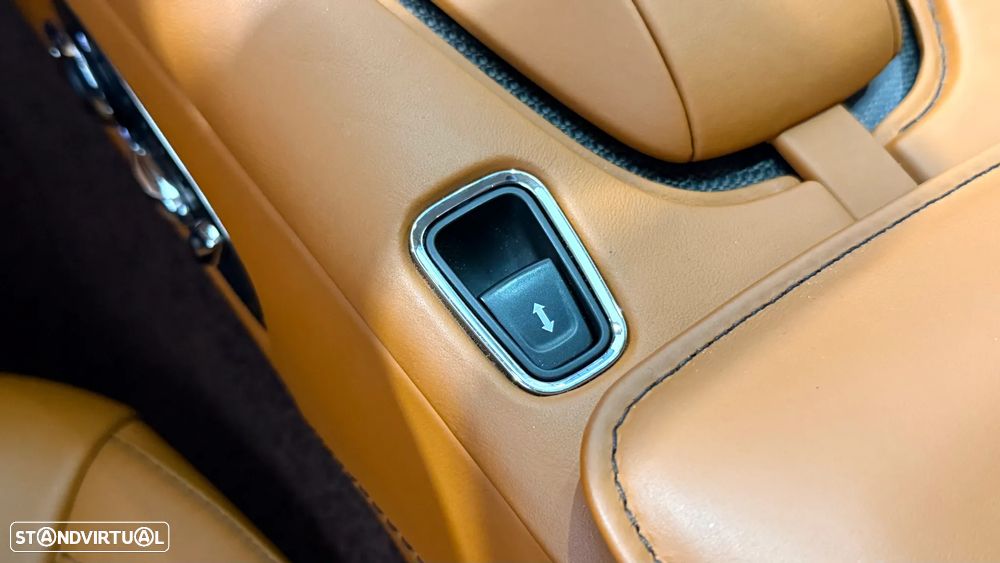 Aston Martin DB11 Coupé - 42