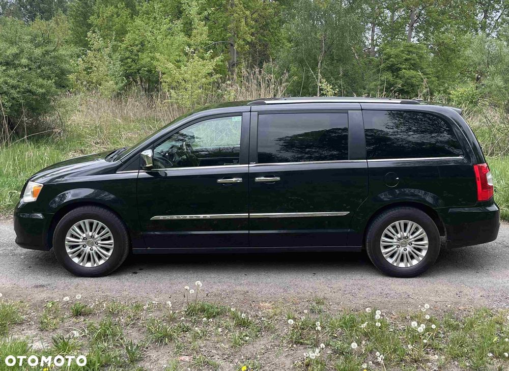 Chrysler Town & Country 3.6 Limited - 8