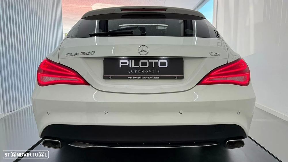 Mercedes-Benz CLA 200 d Shooting Brake AMG Line - 9