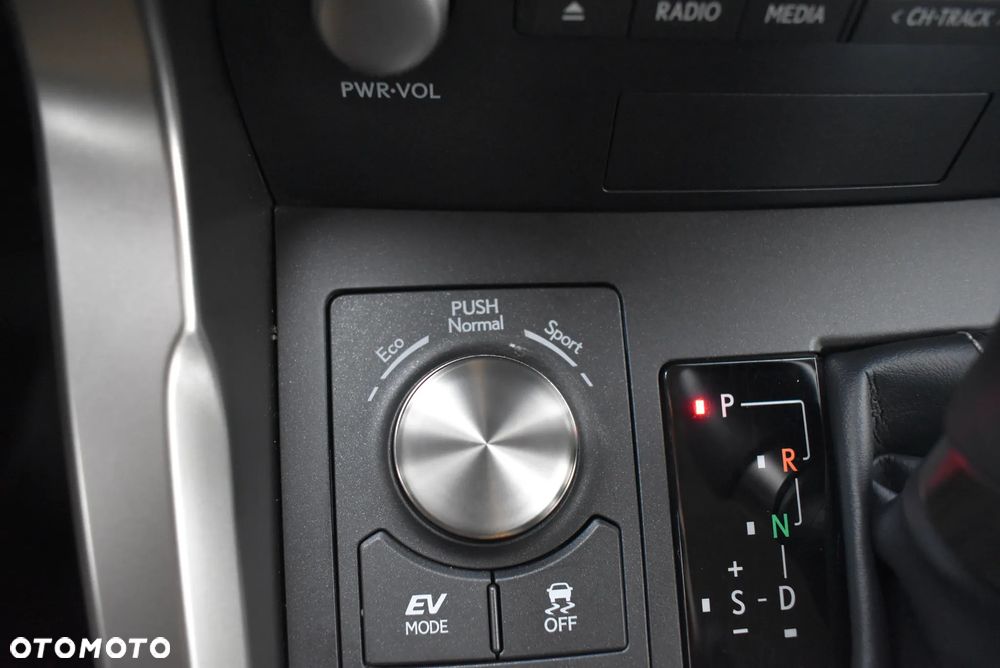 Lexus NX 300h Business Edition AWD - 25