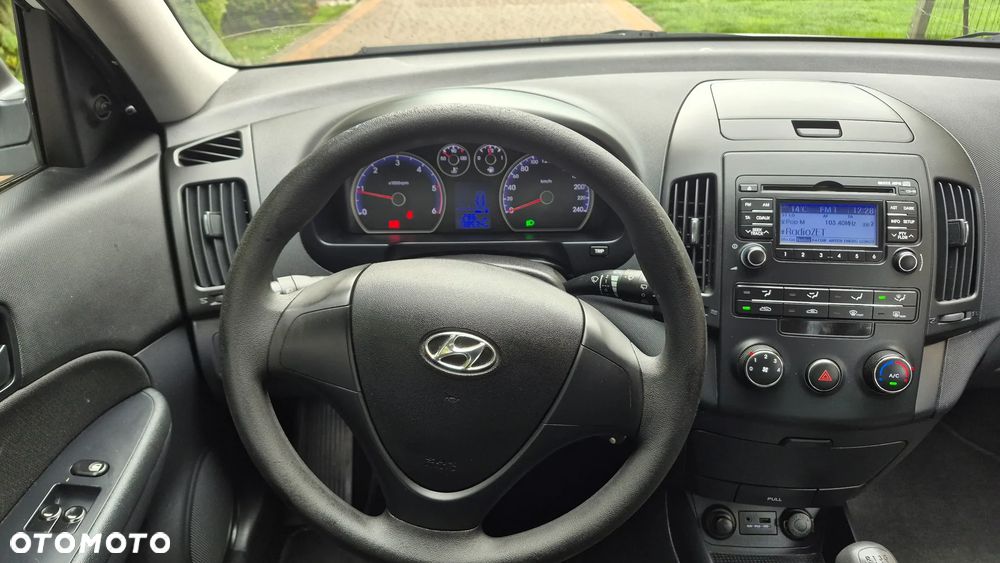 Hyundai i30 1.6 CRDi Classic + World Cup - 11