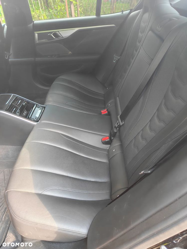 BMW Seria 8 - 25