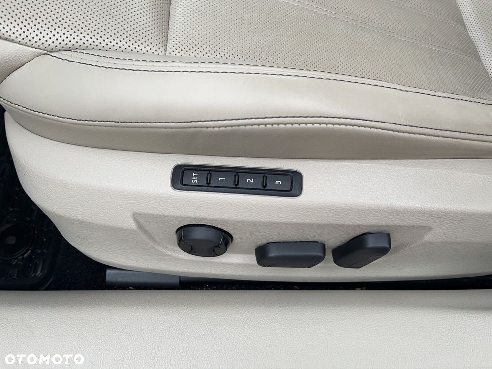 Skoda Superb 2.0 TDI SCR 4x4 L&K DSG - 20