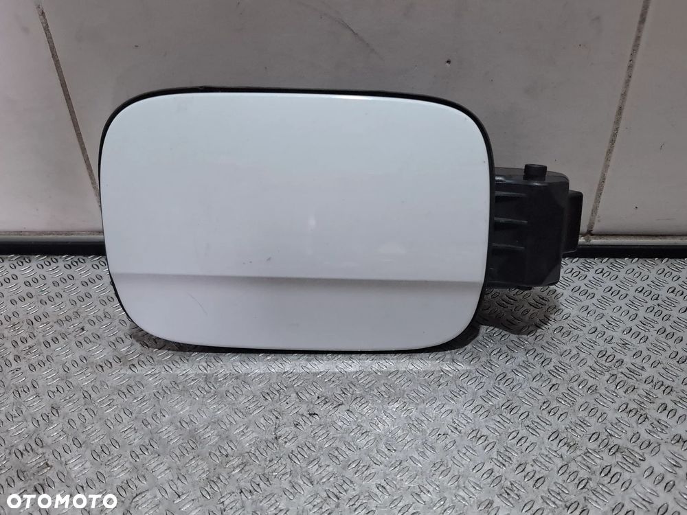 Klapka wlewu paliwa Audi A4 B8 2,0 TDI 2013 rok kolor LS9R nr 8K0809999A - 1