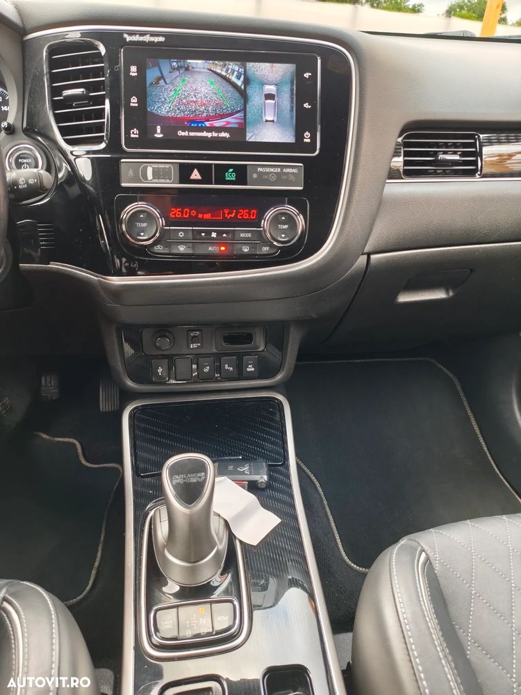 Mitsubishi Outlander PHEV 2.4 L 4X4 Instyle+ - 25