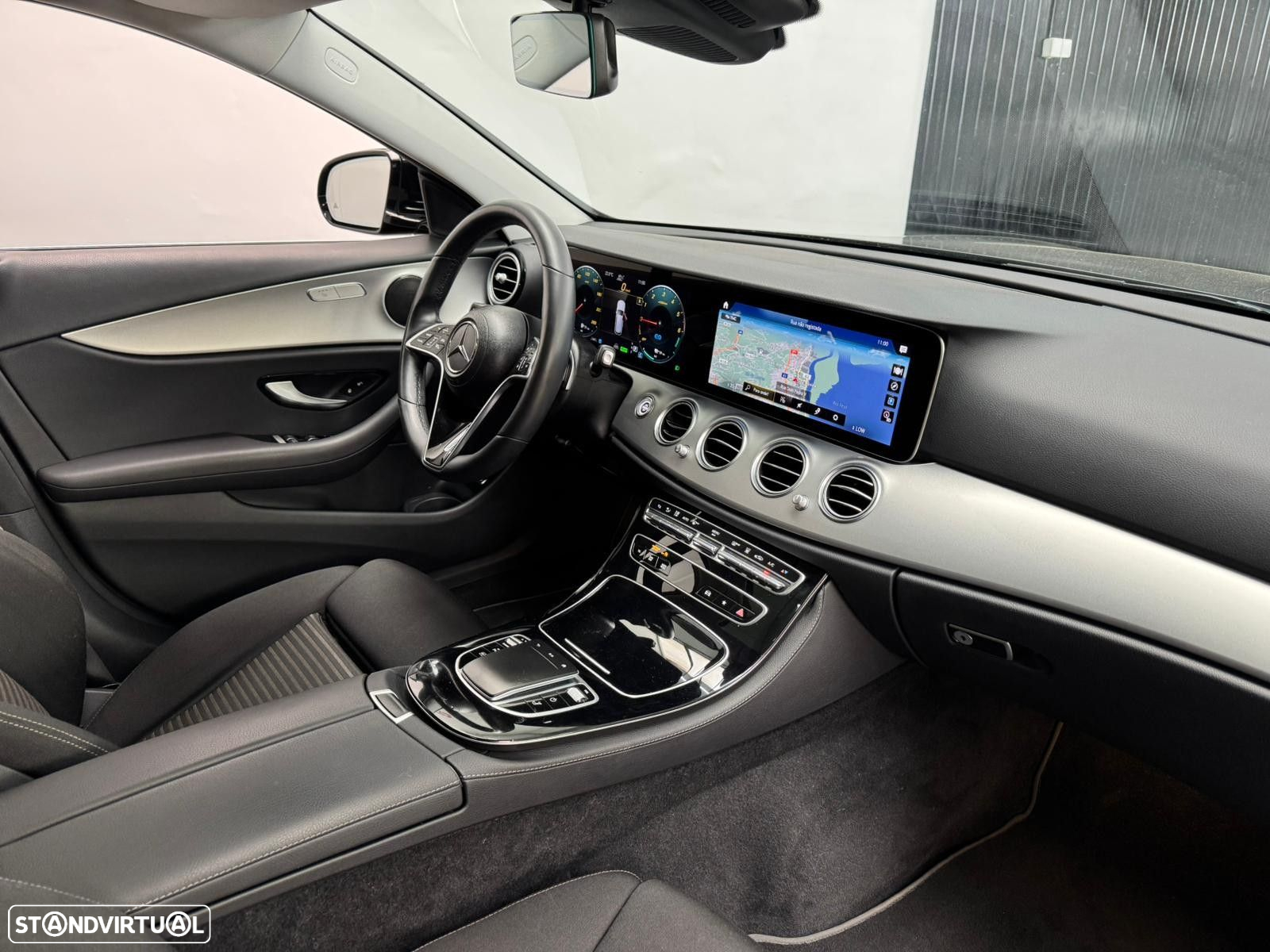 Mercedes-Benz E 300 e Exclusive Line - 25