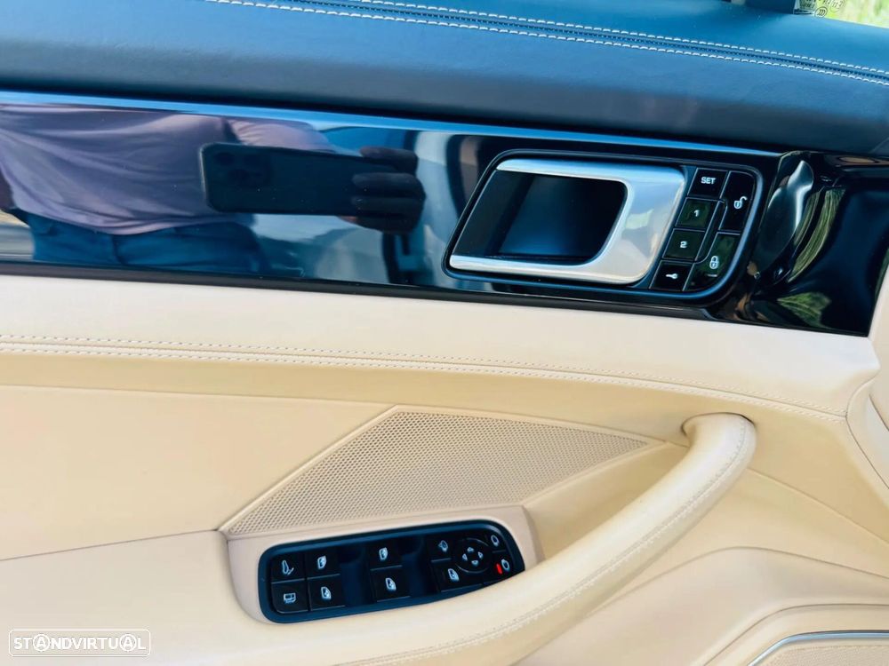 Porsche Panamera Sport Turismo 4 E-Hybrid - 24