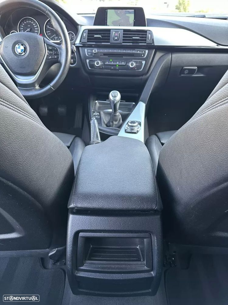 BMW 318 d Sport Line - 48