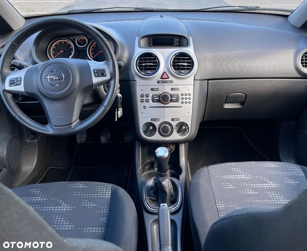 Opel Corsa 1.2 16V Cosmo - 19