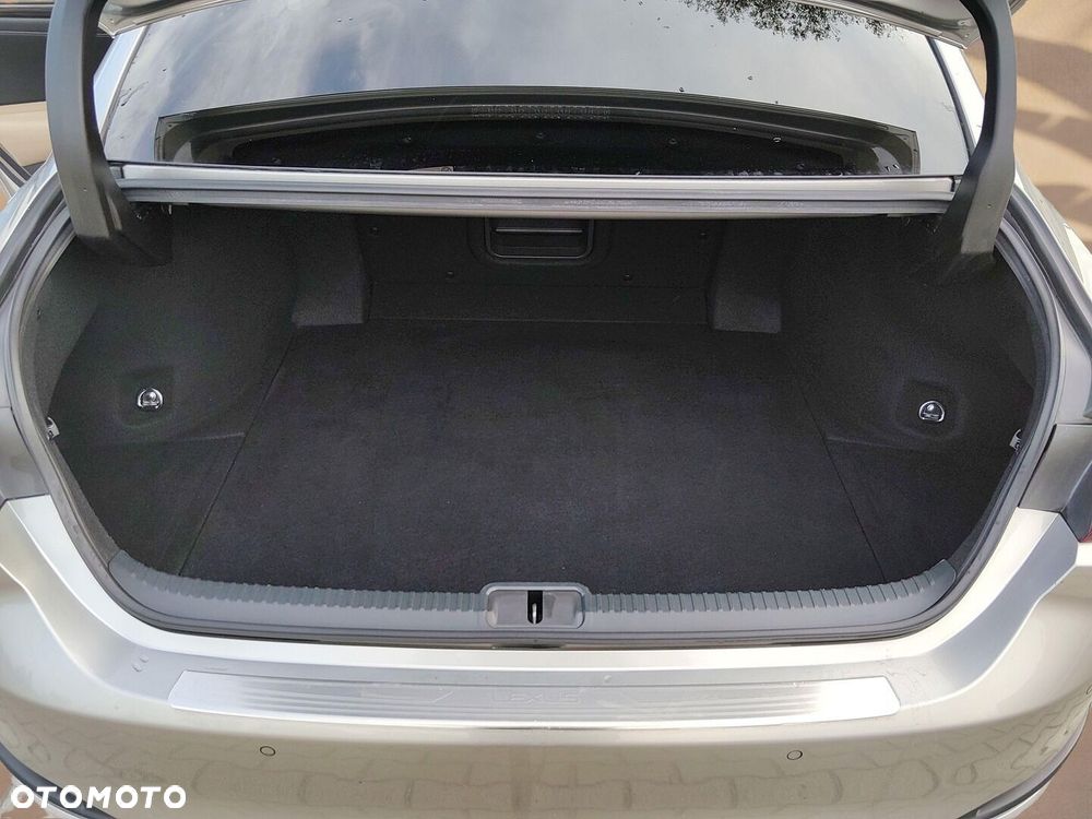 Lexus ES 300h Prestige - 39
