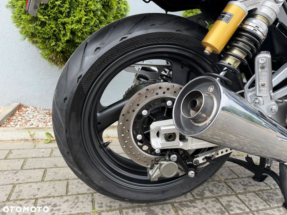 Yamaha XJR - 21