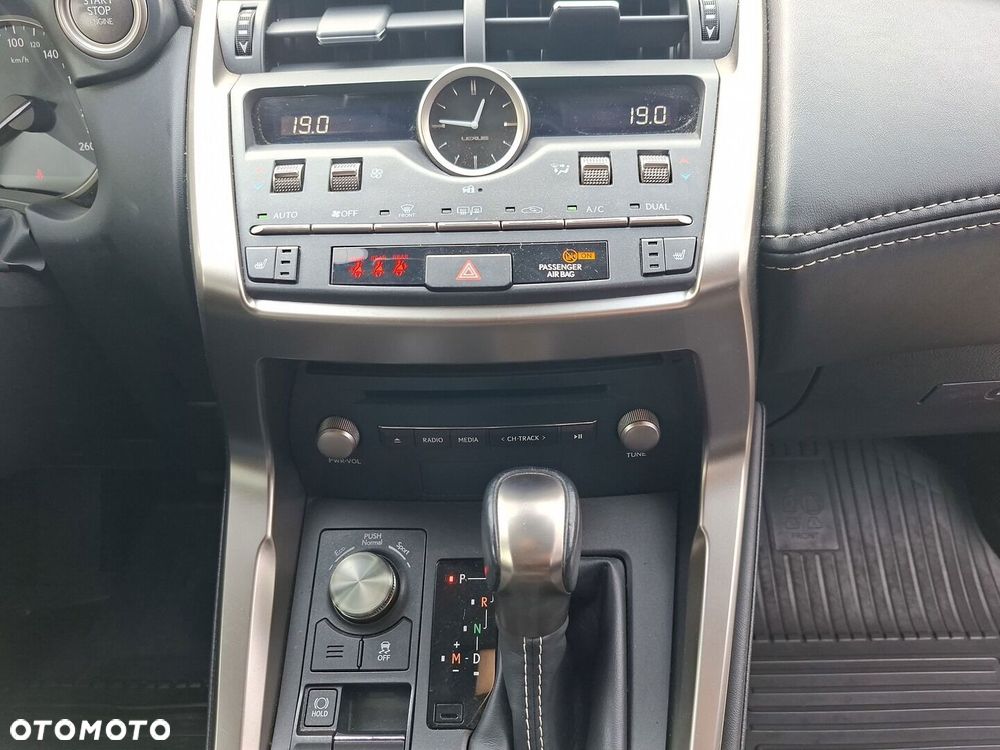 Lexus NX 300 F Impression AWD - 30