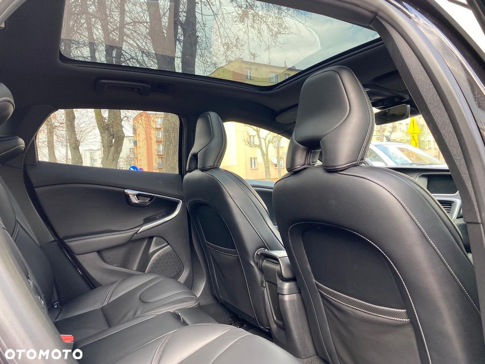 Volvo V40 D3 Geartronic RDesign - 16