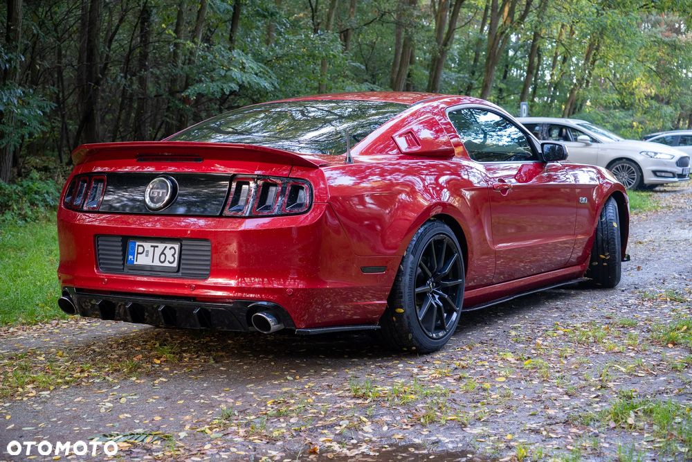 Ford Mustang ver-5-0-v8-gt-premium - 9