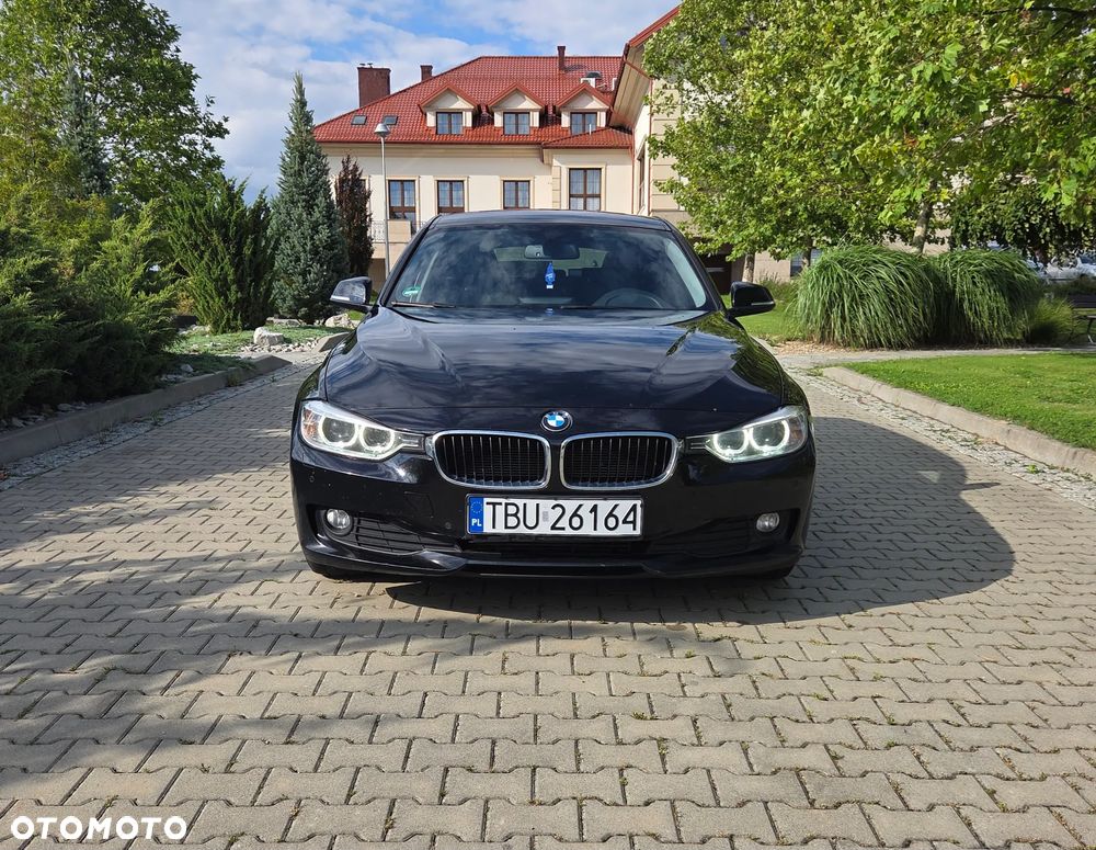BMW Seria 3 318d Touring - 25