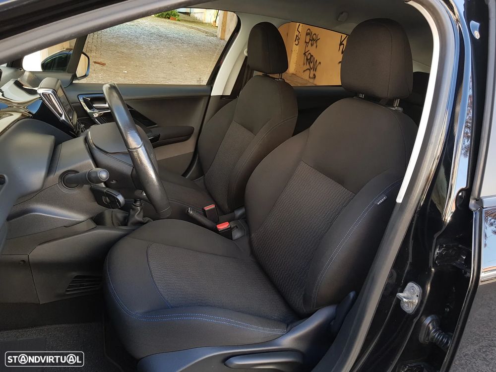 Peugeot 208 1.5 BlueHDi Signature - 29