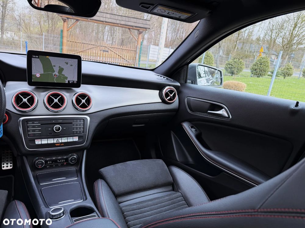 Mercedes-Benz GLA 200 7G-DCT AMG Line - 15