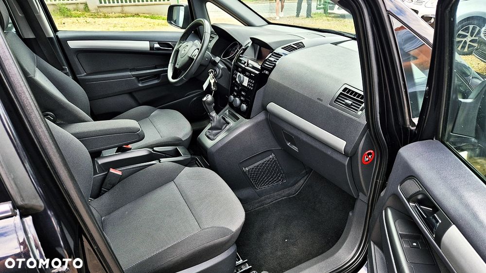 Opel Zafira 1.8 Cosmo EU5 - 34