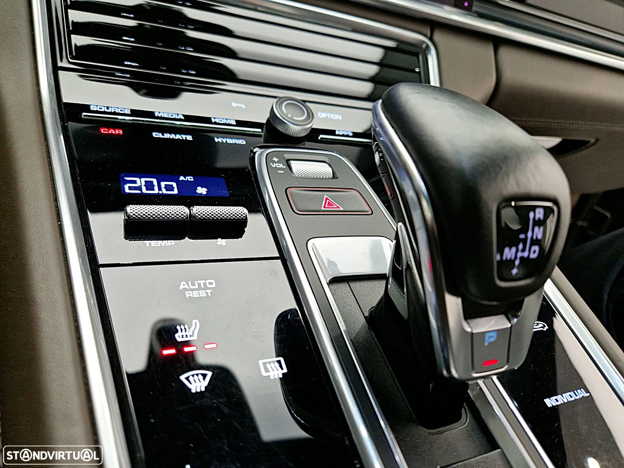 Porsche Panamera 4 E-Hybrid - 28