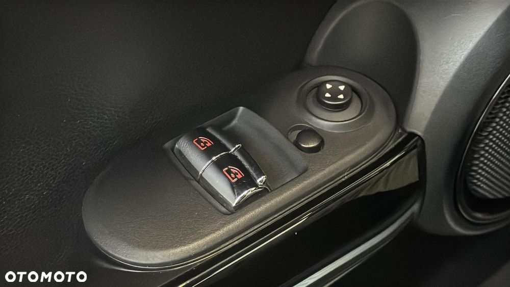 MINI Cooper SE Classic Trim - 32