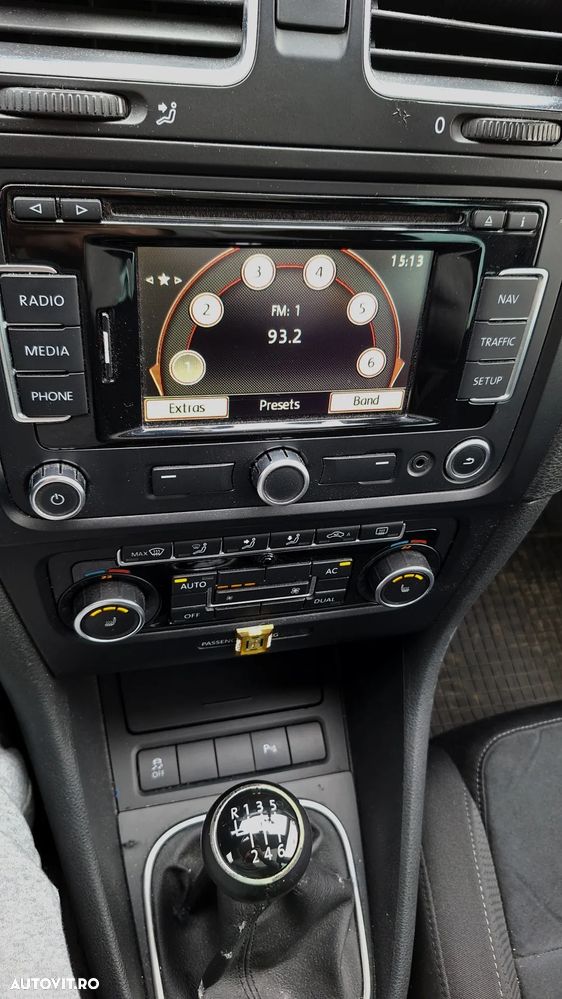 Volkswagen Golf 2.0 TDI DPF Highline - 24