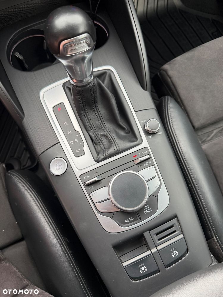 Audi A3 Sportback 1.4 TFSI E-tron Ambiente e-S tronic - 18