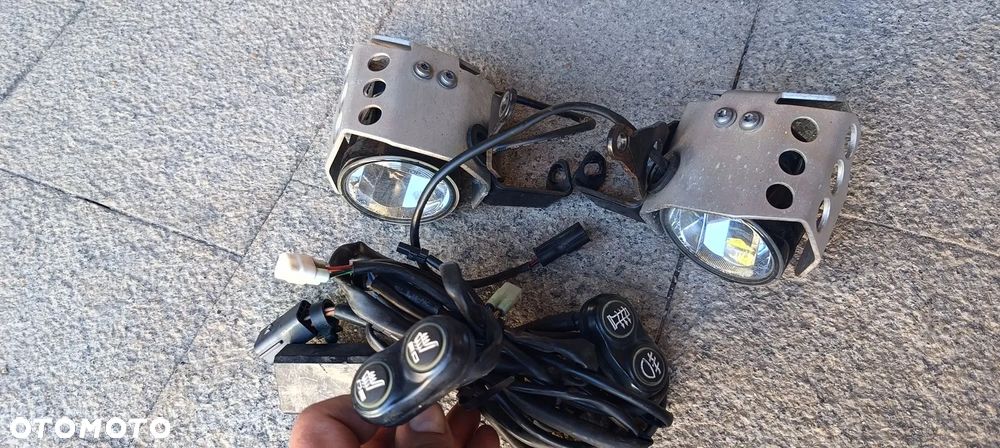 TRIUMPH TIGER 800XC KOŁO FELGA PRZÓD  KIEROWNICA HALOGENY CHŁODNICA SZYBA LICZNIK ZEGARY XRT - 10