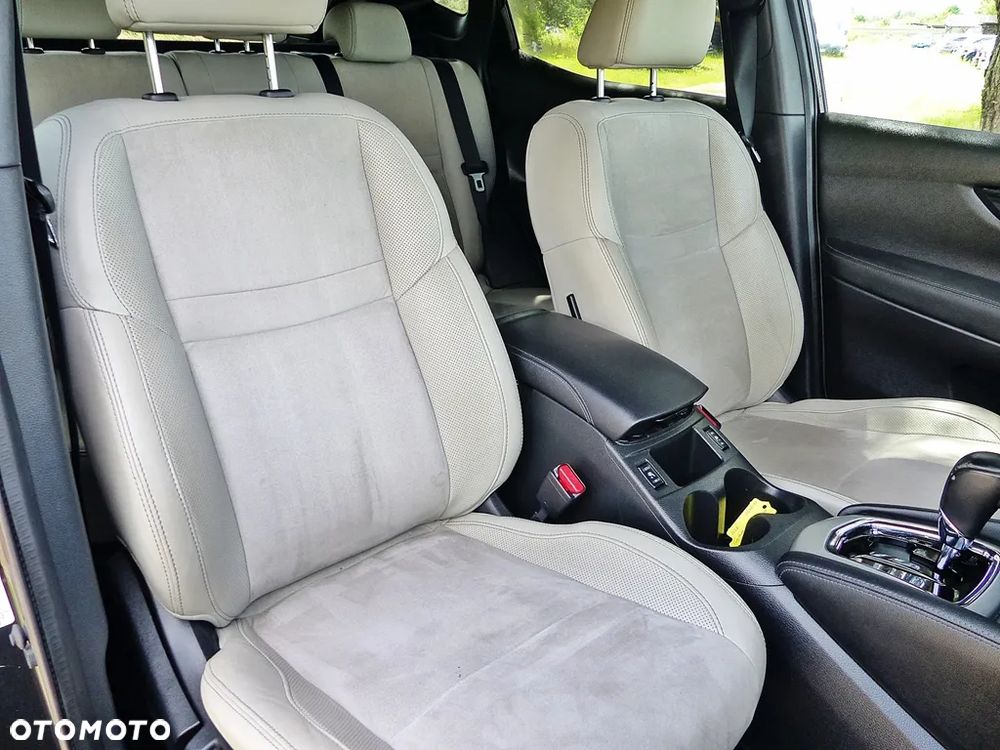 Nissan Qashqai 1.6 dCi Xtronic TEKNA+ - 27