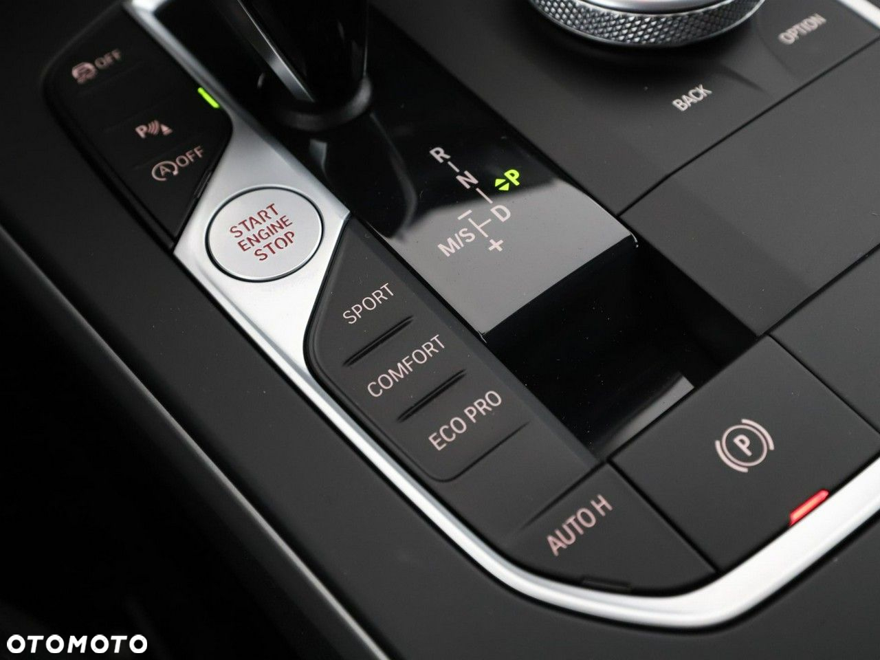 BMW Seria 2 220i Advantage - 28