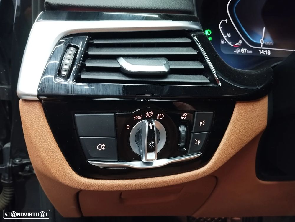 BMW 530 e Line Luxury - 25