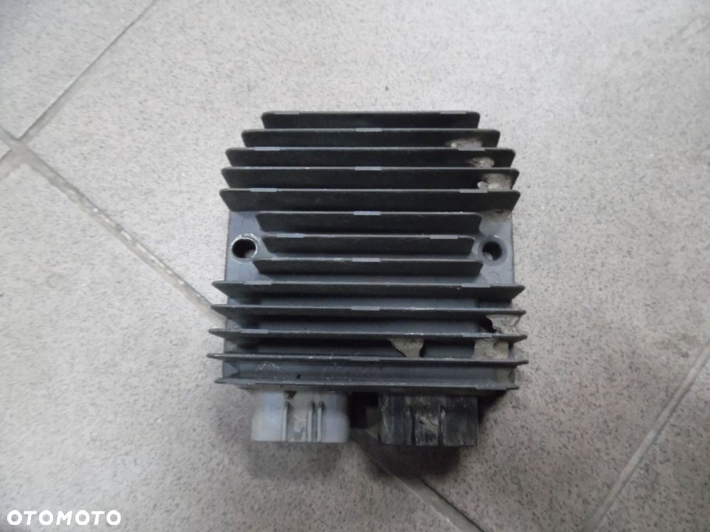 can am outlander xmr 650 1000 regulator napiecia - 1